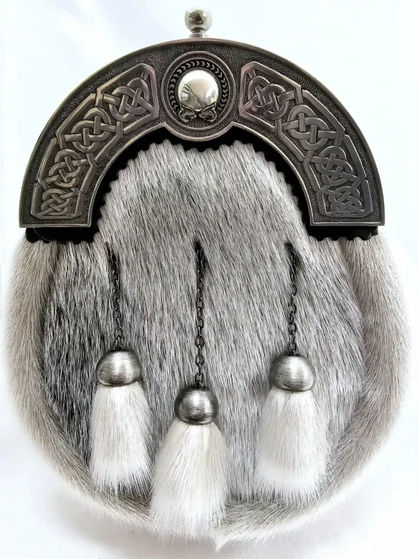Bulldog Sporran with Sealskin and a Celtic Torq Cantle